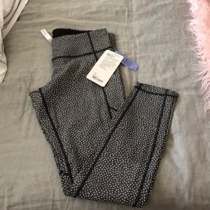 Reflective Lulu Lemon Speed Tight V